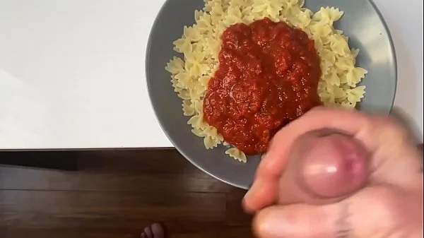 JE MANGE LES PATES AU SPERME DE MON HOMME ET J'ADORE CA !