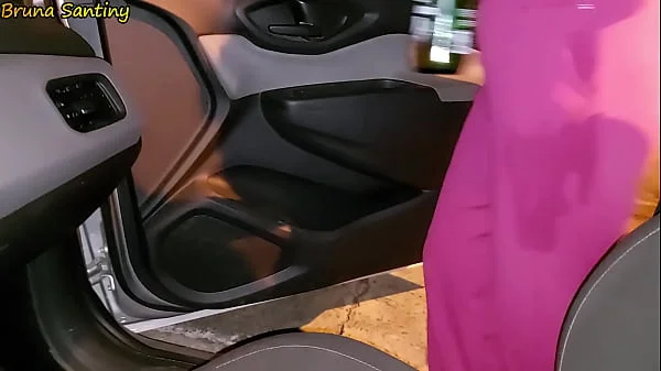 Ofereci carona para a gostosa que tava andando sozinha na rua, e ela transou comigo por gratidão