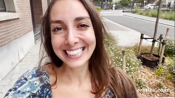 Ersties: Exhibitionist Ana Plays In Public