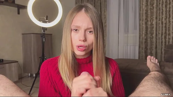 Одноклассница в короткой юбке, уделила особое внимание моему члену.