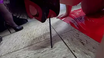 2 maids, piss a into the mouth! Cam 2