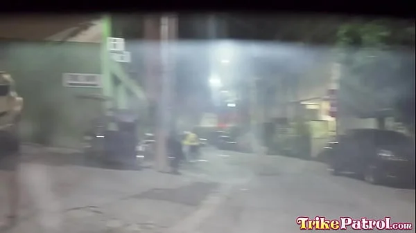 Horny stud finds Filipina pussy during black patrol porn search