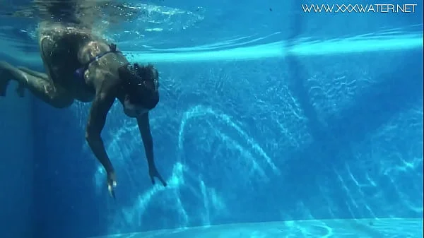 Canadian hottest milf Heidi Van Horny pleasures herself