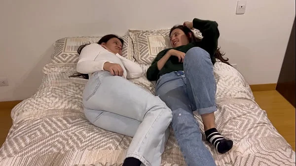 My college roommate teaches me to be a lesbian and I love it