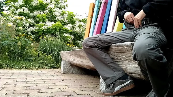 MILF makes me cum on a park bench at the risk of being seen