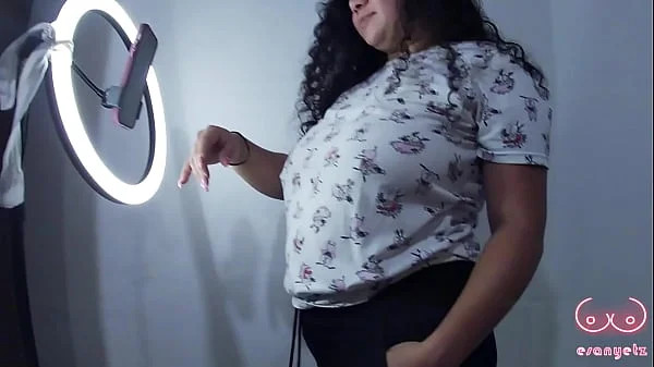 Chica busty baila sexy enfrente de su cuñado