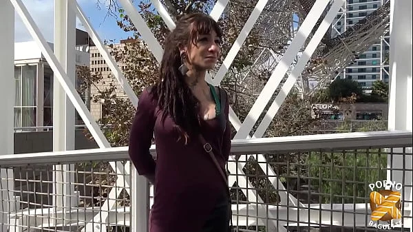 Elea, 27ans, a besoin de se faire remplir le cul