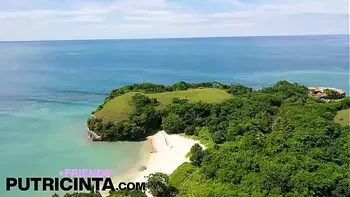 Horny Slut Putri Cinta Gets Fuck by a Big Dick on the beach