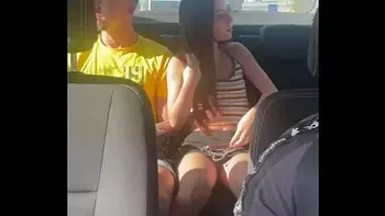 Pareja joven amateur follando en taxi pillados camara oculta