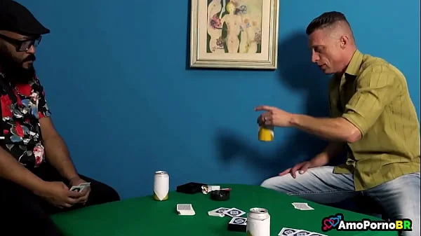 O Amigo do Meu Marido Ficou socando minha garganta e no meu Útero, lá no banheiro enquanto meu marido jogava baralho