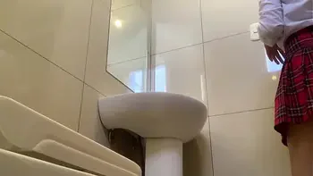 Camara espia universitaria argentina baño de la universidad Católica de Chile