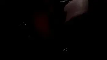 MI PRIMERA VEZ TENIENDO SEXO POR DINERO CON UNA PROSTITUTA CALLEJERA DENTRO DEL COCHE ( ME QUITA EL CONDON )