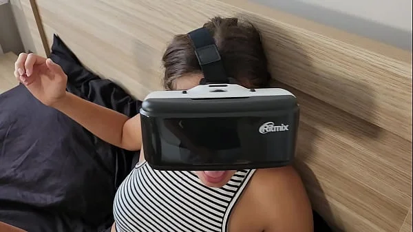 Stepmom gets first impressions from VR glasses