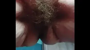 Oma  met harige kut plast