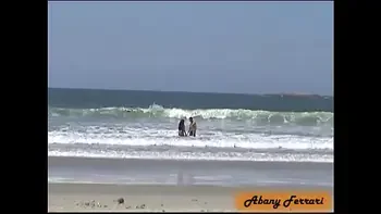 Pagando um Boquete na Praia para um Desconhecido
