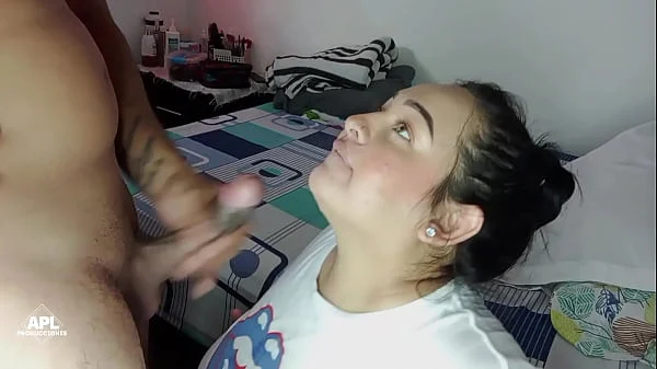 Me pongo cachondo al ver a mi hermanastra en ropa interior y le propongo un rapidin para calmar la calentura