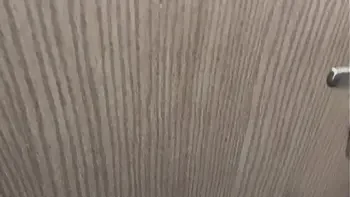 I like an unknown girl from the cruise ship gym, I go to her room to fuck her and she gives me a blowjob until I finish cumming