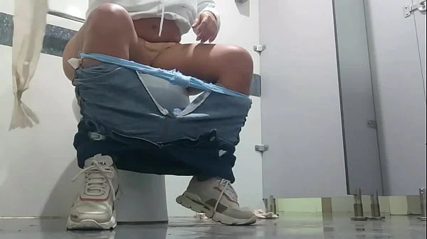 Grabando a pacientes meando de hospital
