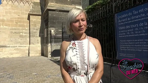 Kim, milf aux gros seins, accro à la baise