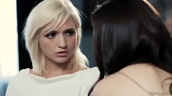 Awesome lesbian threesome