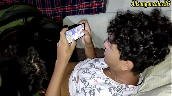 Mi novio juega free fire mientras yo le chupo toda la pija ALISONGONZALEZ26