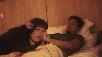 No puedo dejar de tocarme y tuve que poner mi pene en la boca de mi hermanastra (por poco nos descubren) FANTASIAHARDCORESEX