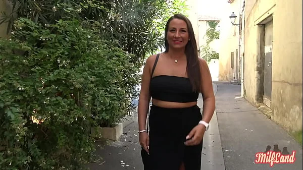 Mila et Angelina, deux belles coquines qui s'amusent Part 1