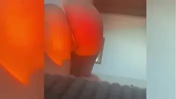 Morena enteada linda cheia de tesão dançando de calcinha