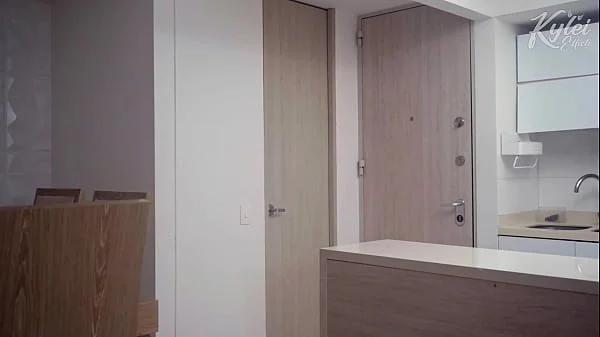 Esposa infiel se folla a su mejor amiga y a su marido a la vez.