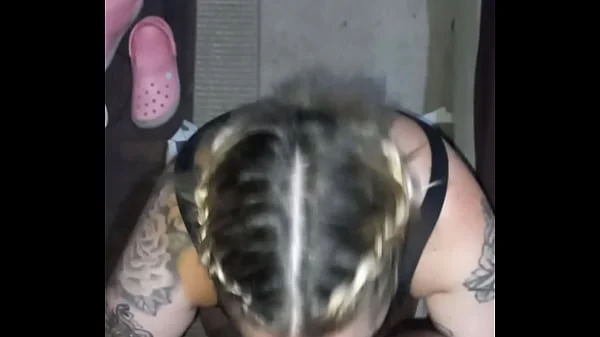 Rubia la chupa bien rico