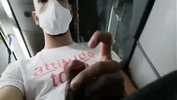 Cuarentena, día 51 y me puedo masturbar en el bus sin problema alguno incluso detrás de una madre de familia