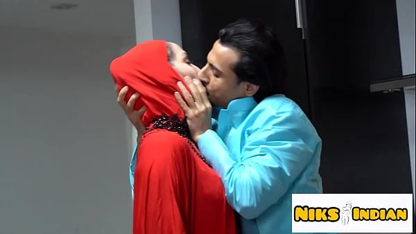 हिजाबी मुस्लिम औरत ने पति को धोखा देकर हिन्दू लड़के से बुर चुदवाई