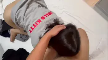 彼氏がいるのに男友達の家に遊びにいったら流れでえっちしてしまいました。。