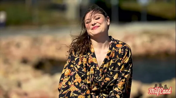 Aurora, milf sexy, passe au niveau suivant Part 1