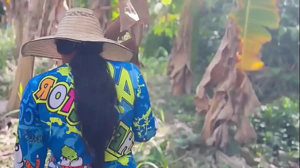 UNA DESCONOCIDA ME DA UNA MAMADA Y SE TRAGA TODO MI SEMEN