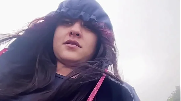 Novinha rabuda é pega no flagra na praia