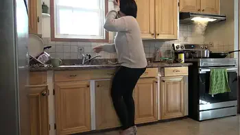 TABOO FAMILY: stepmother lets stepson fuck her while cooking in the kitchen