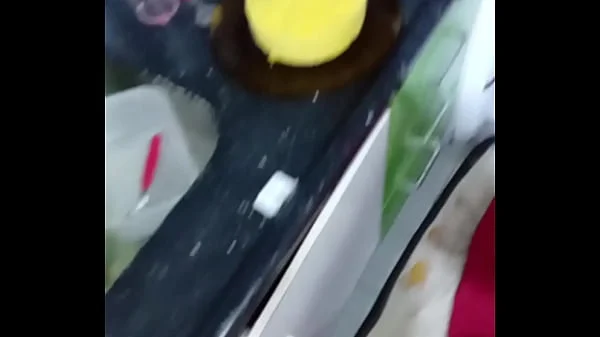 Bastidores da esposa kally cremosa chupando o câmera no meio da gravação de seus conteúdos de humor podrução amadora vídeos caseiro real