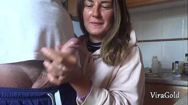 Quick Homemade Handjob from Sexy Camilla Moon with Lot A Cum