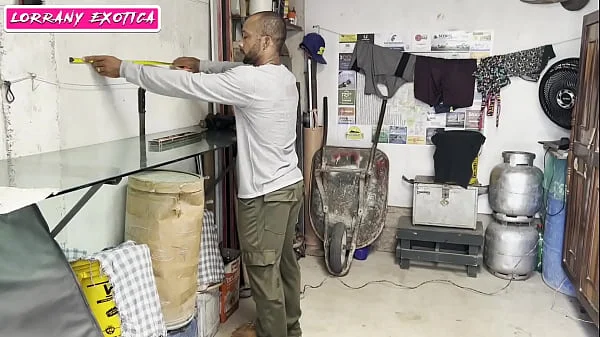 MEU MARIDO MIM DEIXO EM CASA SOZINHA COM O ARMADOR DE MÓVEIS E EU COMO SOU MUITO VAGABUNDA JÁ FUI LOGO MIM OFERECER PRA ELE marcio baiano