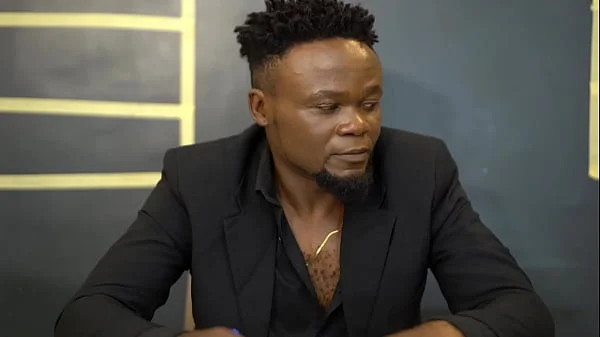 ELLE BAISE Mr le Maire avant son mariage