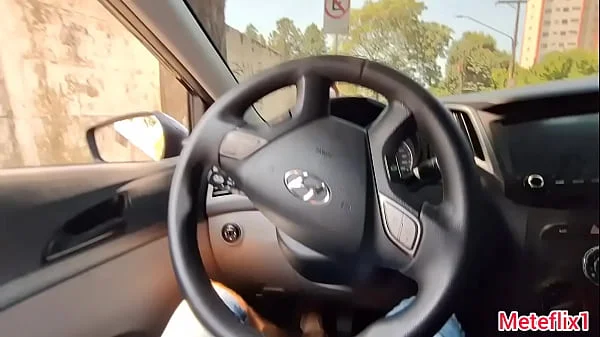 Pedindo informações com pau de fora pra gostosa no ponto de ônibus!