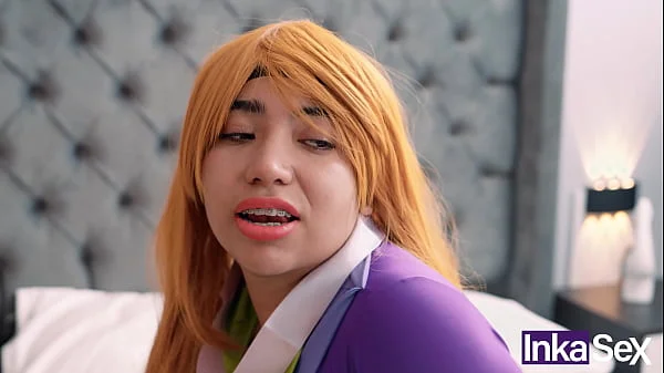 Vilma descubre a Daphne mamando la verga de Scooby y terminan follando los tres.