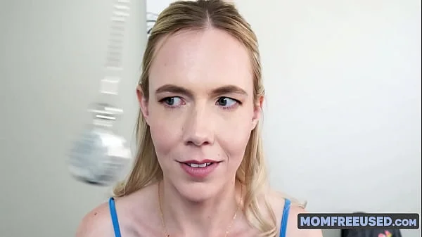 Kinky Step Aunt Acts Like She's To Boost Step Nephews Confidence | MomFreeused