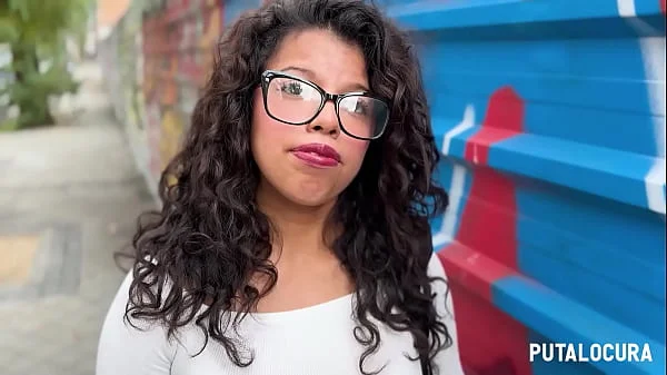 PutaLocura - Culona jovencita Laura Love se corre a chorros en Pilladas