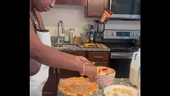 Making banana pudding