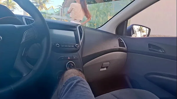 Mostrei meu pau pra novinha na rua em público arriscado ela gostou!