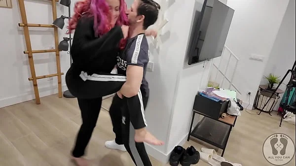 4K I CAUGHT A GIRL BURGLAR TRY TO ESCAPE FIGHTING WITH KICKS