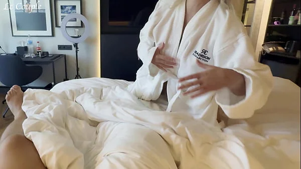 Couple visited their swinger friends in their hotel room - real amateur swingers