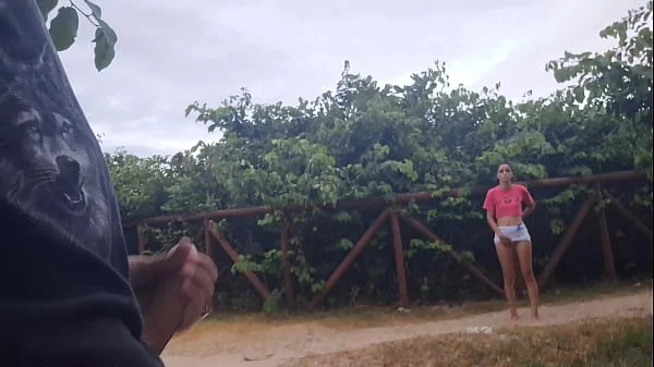 Punheta para safada que passava em público!